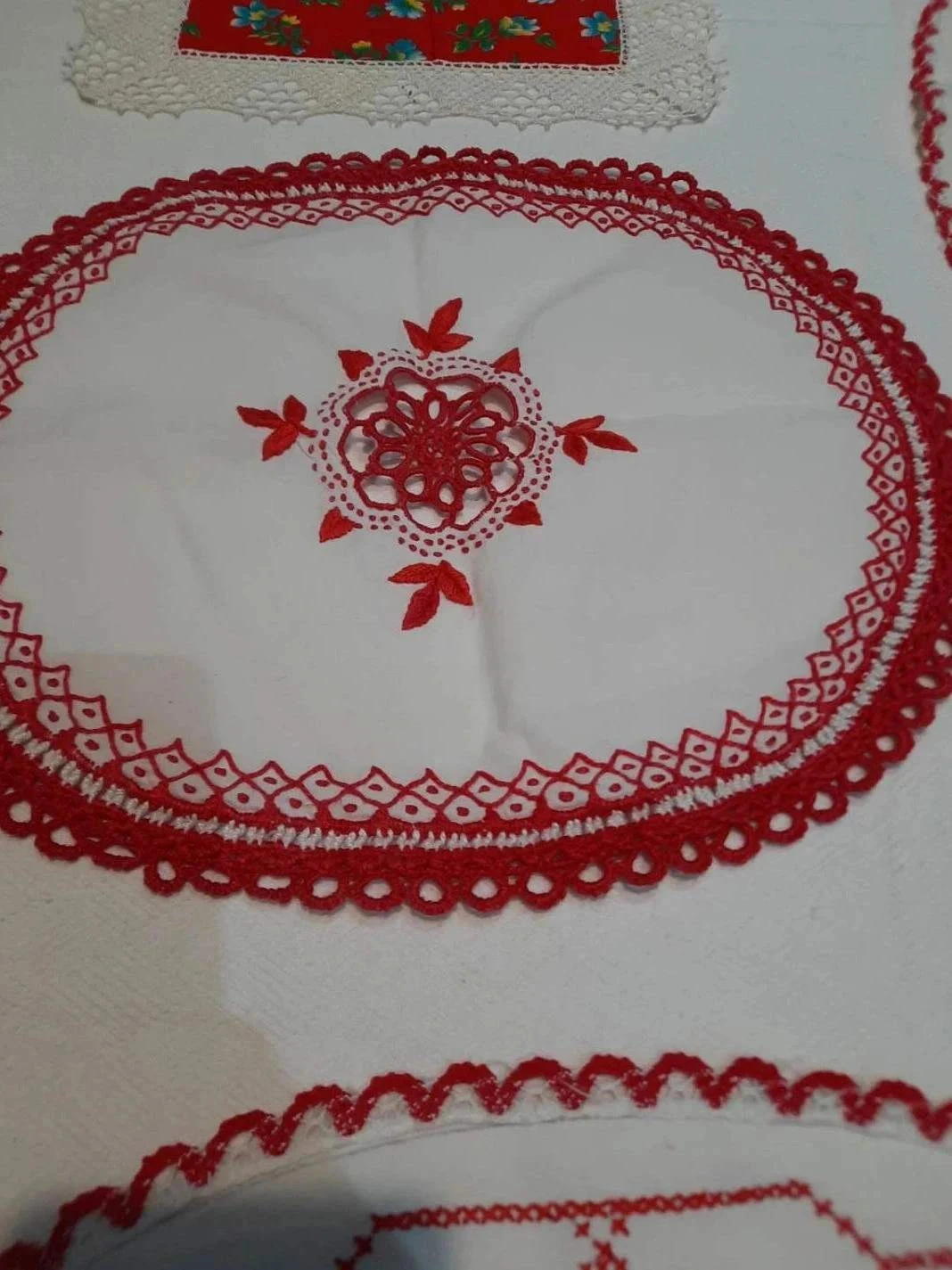 🥀Lot de 4 napperons en coton brodé. Fait Main. – photo 3